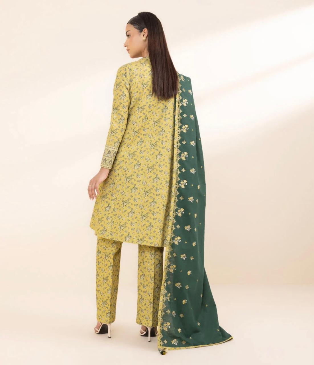 SAPPPHIRE-EMBROIDERRED-KHADDAR-3-PIECE-SUIT (19)