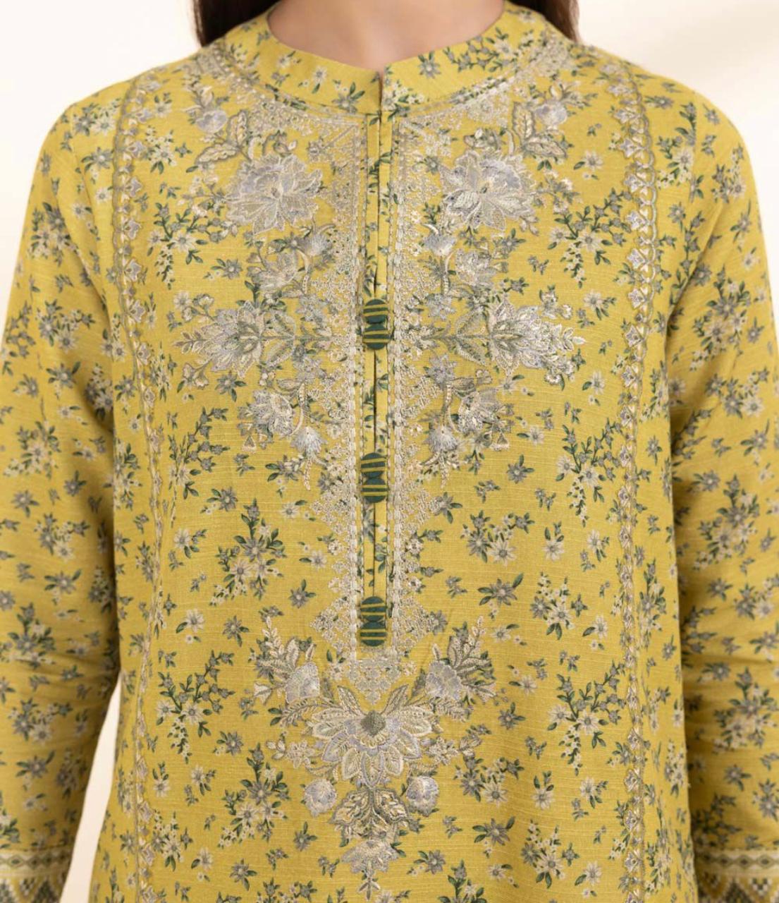 SAPPPHIRE-EMBROIDERRED-KHADDAR-3-PIECE-SUIT (20)