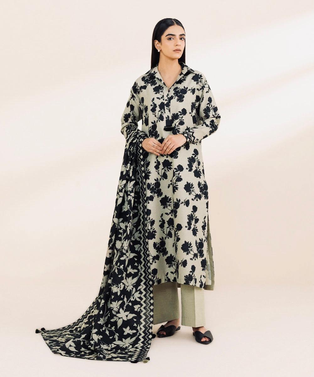 SAPPPHIRE-PRINTED-KHADDAR-2-PIECE-SUIT (22) 2 Piece Printed Khaddar Suit