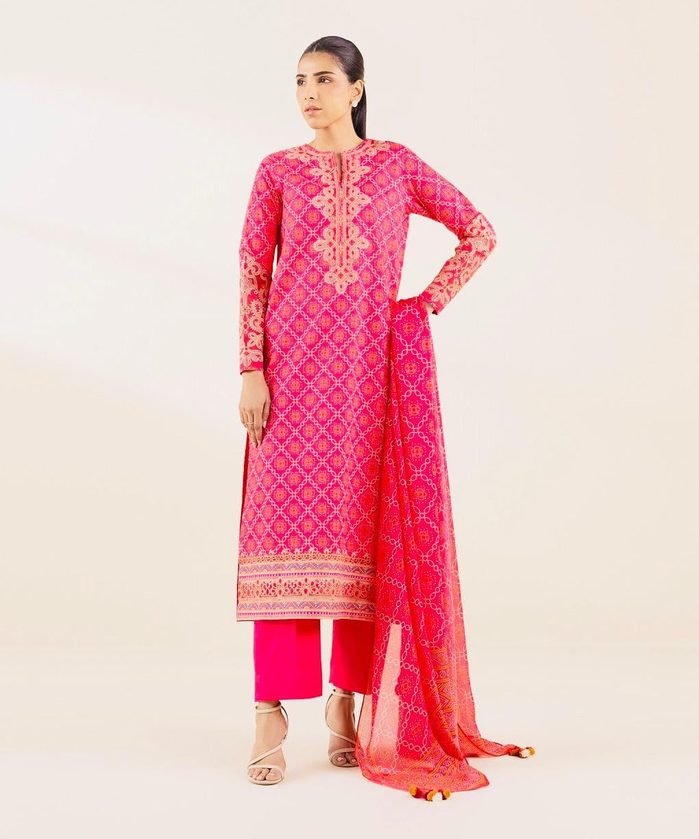 sapphire-3piece-embroidered-lawn-suit (1)